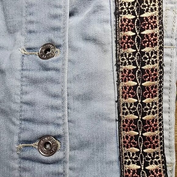 Vintage Parisian Women's Jean Jacket Size S Graphic Patched W/ Cut Off Sleeves. - Picture 5 of 8
